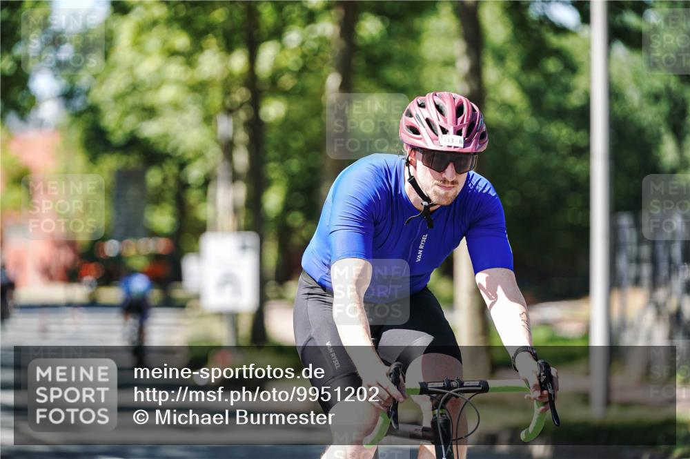 09.08.2026 - GEWOBA Citytriathlon Bremen Michael Burmester http://msf.ph/oto/9951202 09.08.2026 14:11:09 Radfahren 11, 33, 41, 50, 67, 68, 109, 113, 139, 144, 150, 331 meine-sportfotos.de