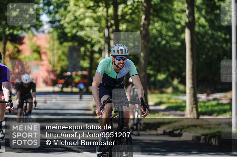 09.08.2026 - GEWOBA Citytriathlon Bremen Michael Burmester http://msf.ph/oto/9951207 09.08.2026 14:11:15 Radfahren 11, 13, 26, 33, 41, 68, 79, 84, 85, 109, 113, 117, 129, 139, 143, 144, 150 meine-sportfotos.de