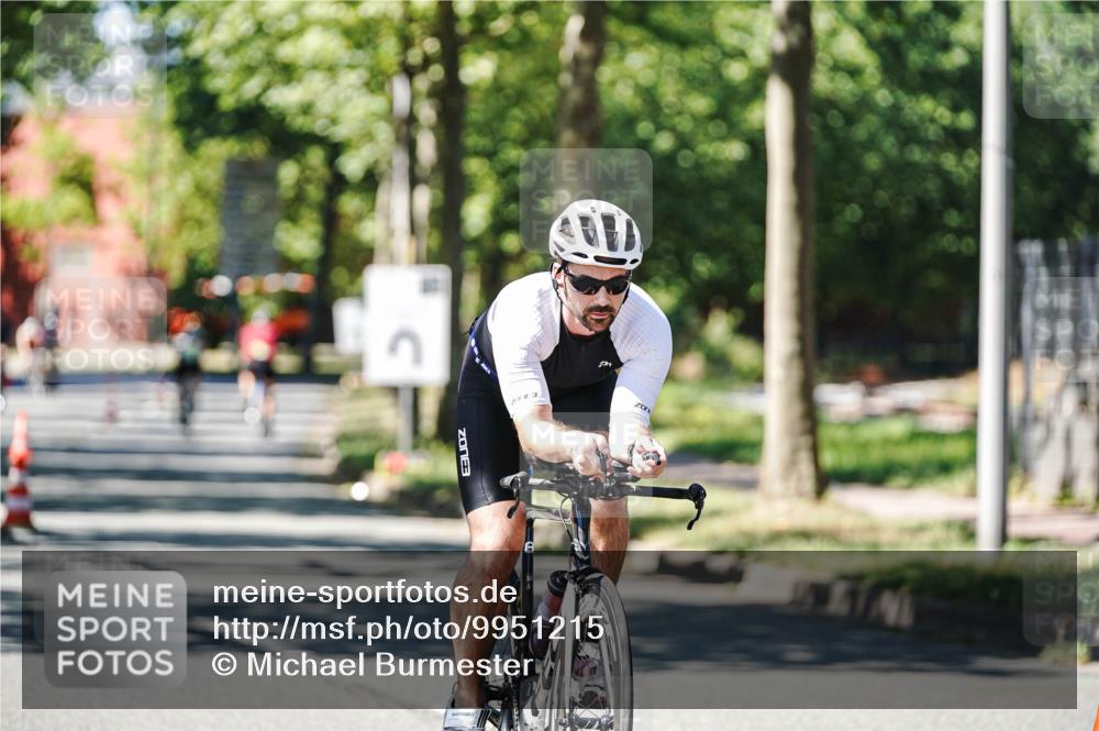 09.08.2026 - GEWOBA Citytriathlon Bremen Michael Burmester http://msf.ph/oto/9951215 09.08.2026 14:11:19 Radfahren 11, 13, 26, 41, 68, 76, 79, 84, 85, 109, 113, 117, 129, 139, 143, 144, 150, 155 meine-sportfotos.de
