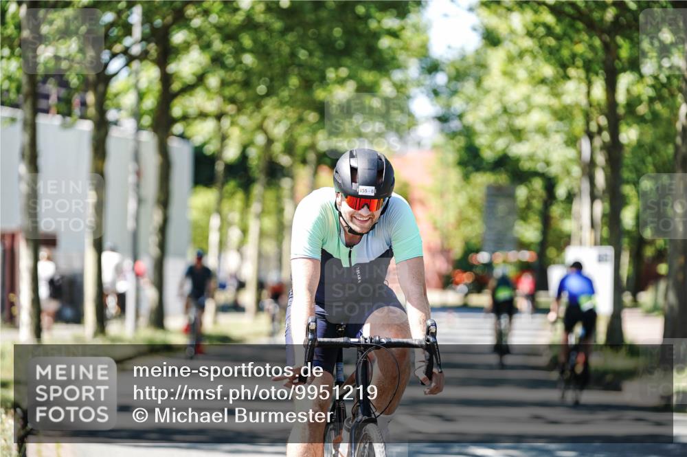 09.08.2026 - GEWOBA Citytriathlon Bremen Michael Burmester http://msf.ph/oto/9951219 09.08.2026 14:11:24 Radfahren 11, 13, 26, 68, 76, 79, 84, 85, 92, 109, 117, 128, 129, 139, 143, 144, 150, 155 meine-sportfotos.de