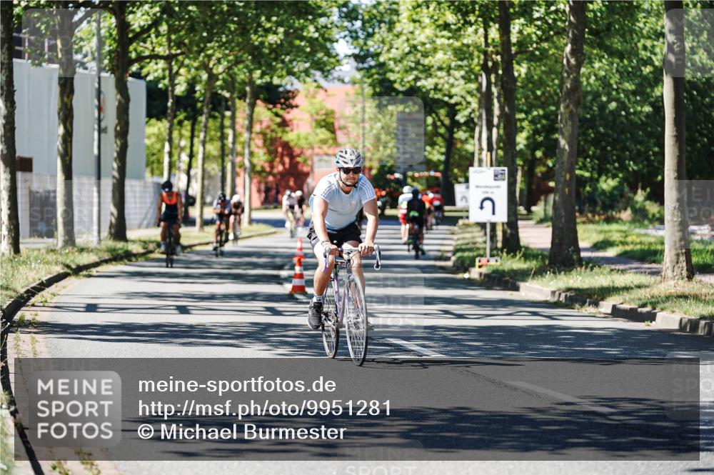09.08.2026 - GEWOBA Citytriathlon Bremen Michael Burmester http://msf.ph/oto/9951281 09.08.2026 14:13:02 Radfahren 2, 21, 24, 38, 82, 83, 279, 294, 304 meine-sportfotos.de