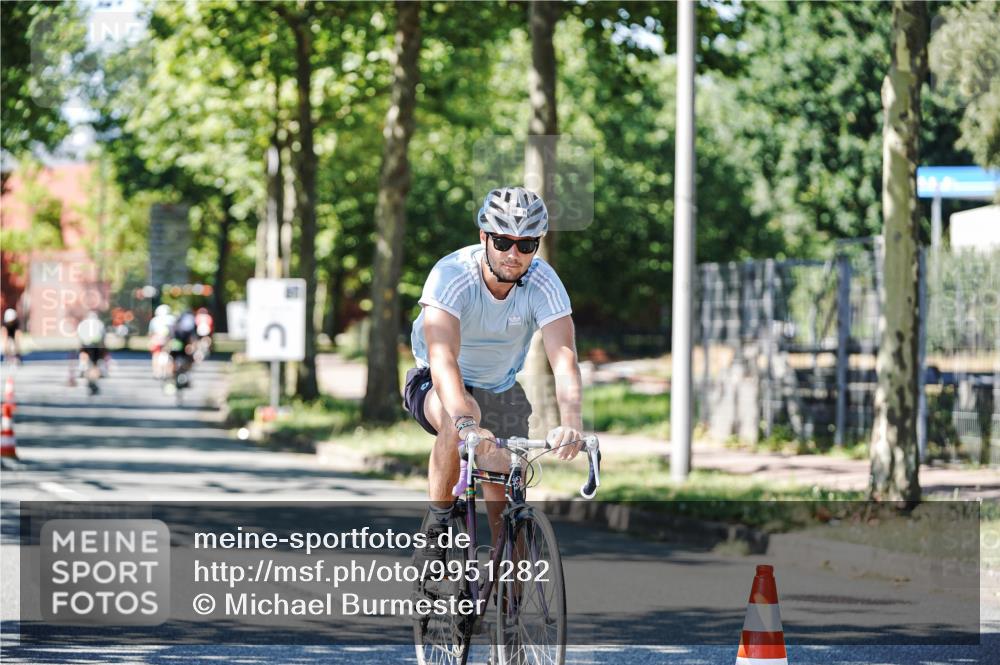 09.08.2026 - GEWOBA Citytriathlon Bremen Michael Burmester http://msf.ph/oto/9951282 09.08.2026 14:13:03 Radfahren 2, 21, 24, 38, 54, 82, 83, 279, 304 meine-sportfotos.de