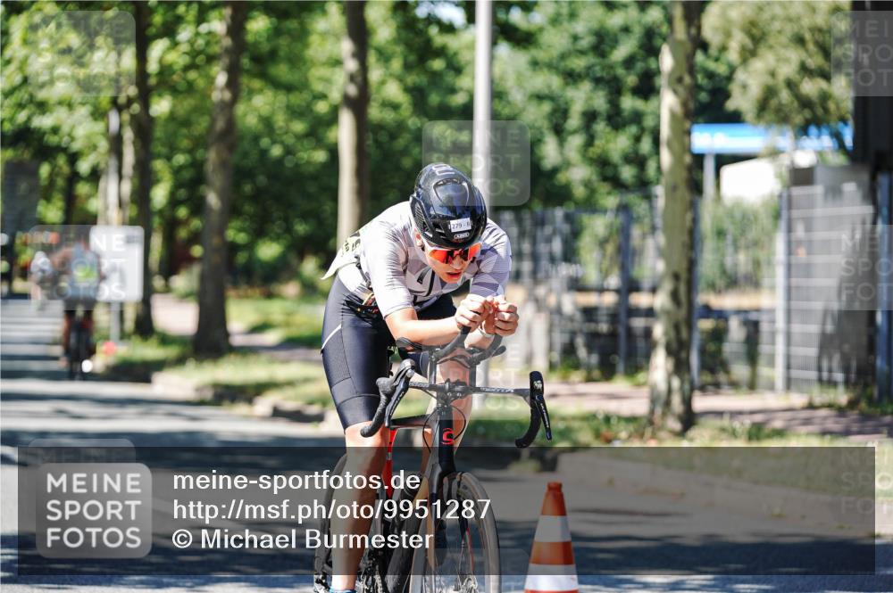 09.08.2026 - GEWOBA Citytriathlon Bremen Michael Burmester http://msf.ph/oto/9951287 09.08.2026 14:13:07 Radfahren 2, 21, 24, 38, 54, 82, 83, 279, 304 meine-sportfotos.de