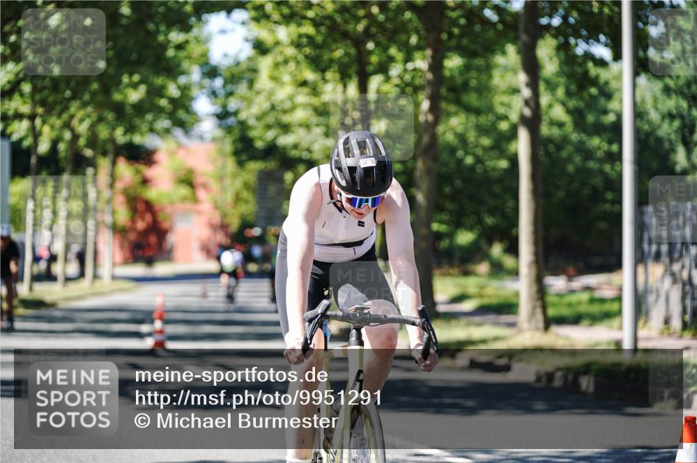09.08.2026 - GEWOBA Citytriathlon Bremen Michael Burmester http://msf.ph/oto/9951291 09.08.2026 14:13:11 Radfahren 2, 38, 54, 82, 279, 304 meine-sportfotos.de