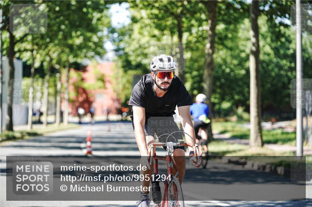 09.08.2026 - GEWOBA Citytriathlon Bremen Michael Burmester http://msf.ph/oto/9951294 09.08.2026 14:13:13 Radfahren 2, 38, 54, 82, 279, 304 meine-sportfotos.de