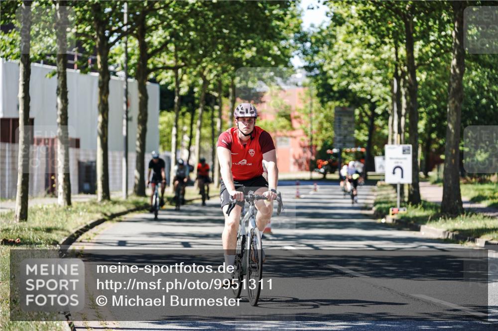 09.08.2026 - GEWOBA Citytriathlon Bremen Michael Burmester http://msf.ph/oto/9951311 09.08.2026 14:13:37 Radfahren 12, 17, 52, 74, 86, 95, 98, 115, 152, 158, 179, 180, 200, 254, 346, 353 meine-sportfotos.de