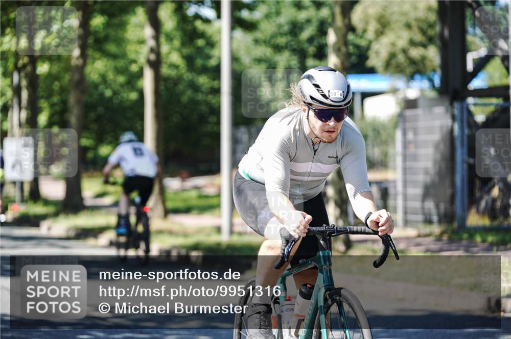 09.08.2026 - GEWOBA Citytriathlon Bremen Michael Burmester http://msf.ph/oto/9951316 09.08.2026 14:13:41 Radfahren 12, 17, 86, 95, 98, 115, 152, 158, 179, 180, 346 meine-sportfotos.de