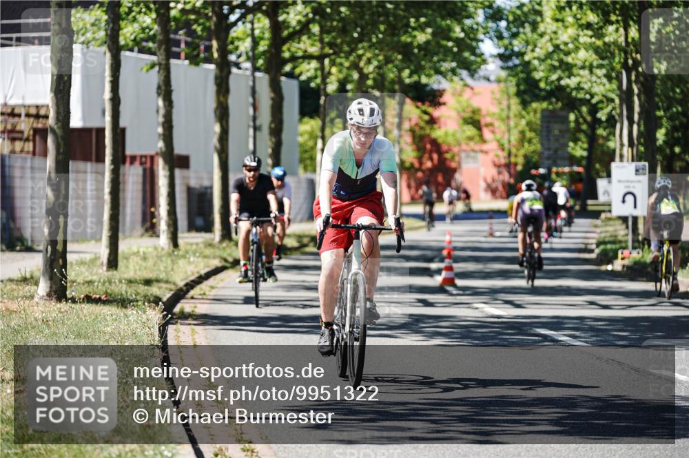09.08.2026 - GEWOBA Citytriathlon Bremen Michael Burmester http://msf.ph/oto/9951322 09.08.2026 14:13:49 Radfahren 12, 17, 47, 95, 98, 115, 126, 130, 152, 179, 180, 346 meine-sportfotos.de