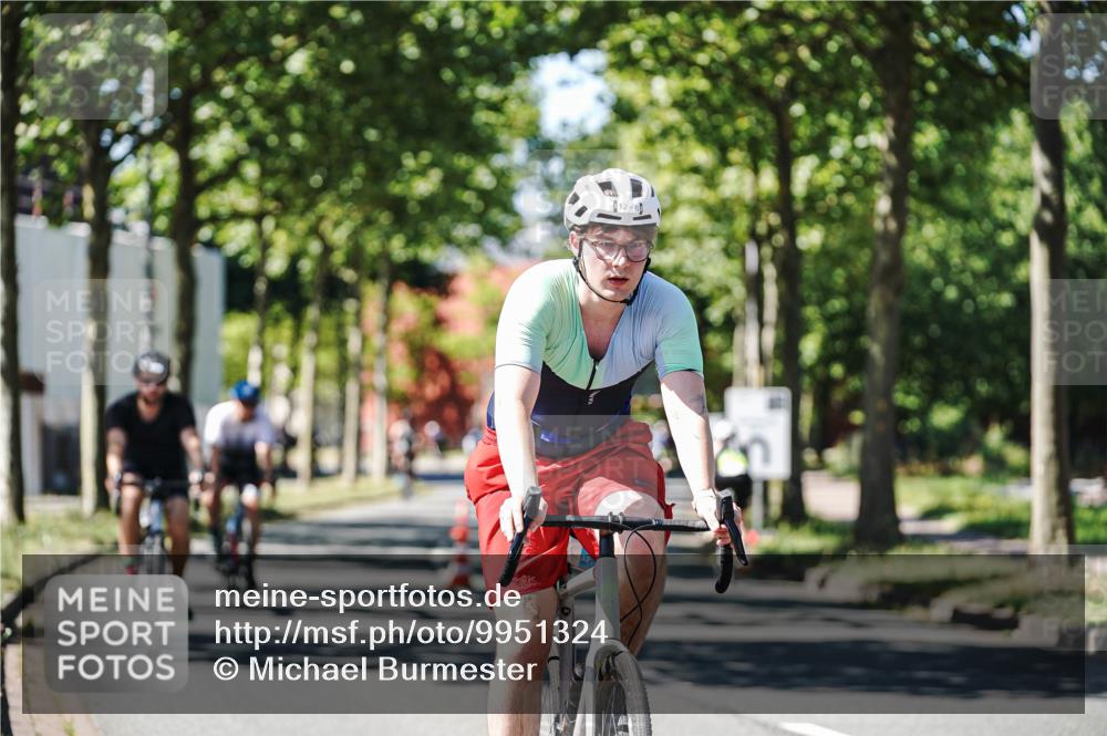 09.08.2026 - GEWOBA Citytriathlon Bremen Michael Burmester http://msf.ph/oto/9951324 09.08.2026 14:13:49 Radfahren 12, 17, 47, 95, 98, 115, 126, 130, 152, 179, 180, 346 meine-sportfotos.de