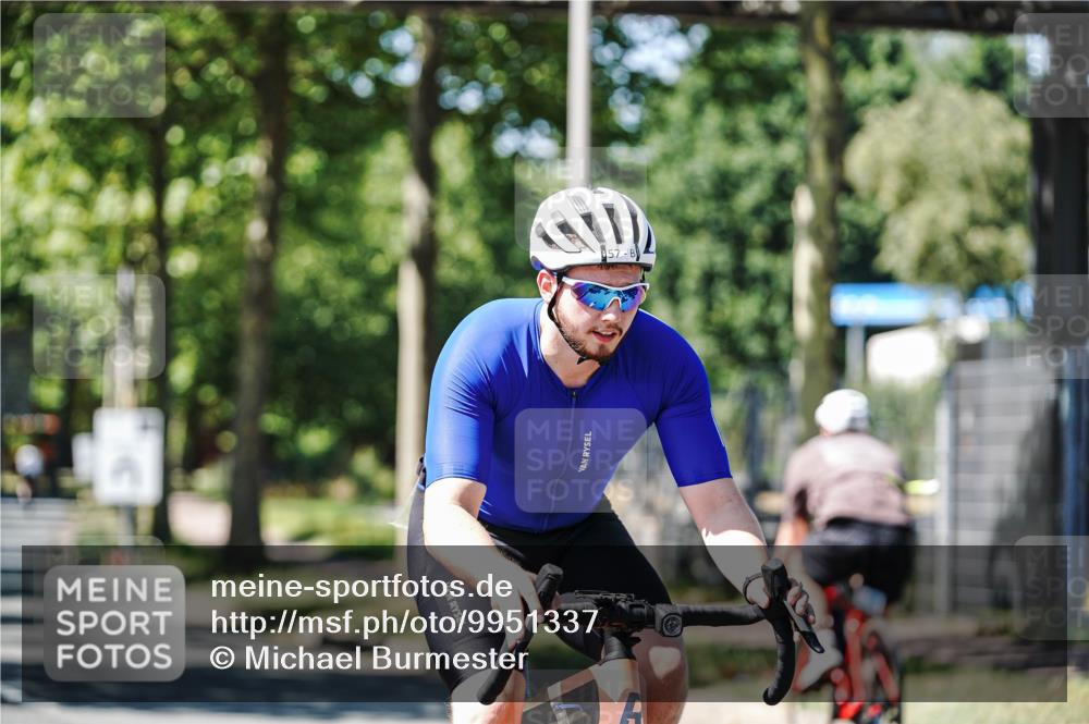 09.08.2026 - GEWOBA Citytriathlon Bremen Michael Burmester http://msf.ph/oto/9951337 09.08.2026 14:14:06 Radfahren 6, 57, 69, 130, 146, 186 meine-sportfotos.de