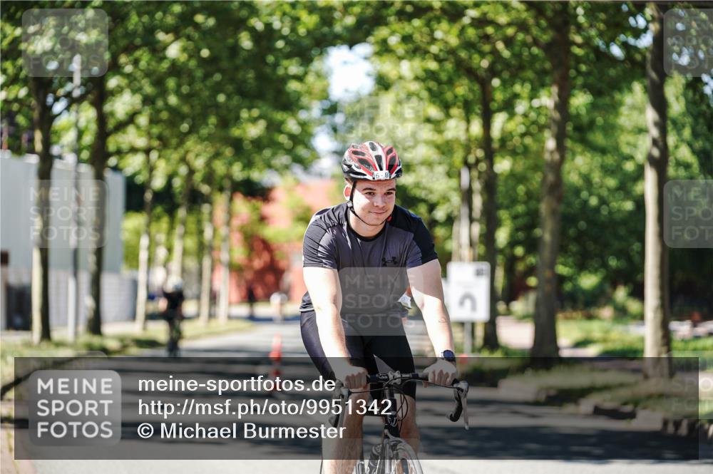 09.08.2026 - GEWOBA Citytriathlon Bremen Michael Burmester http://msf.ph/oto/9951342 09.08.2026 14:14:16 Radfahren 6, 69, 90, 186, 295 meine-sportfotos.de