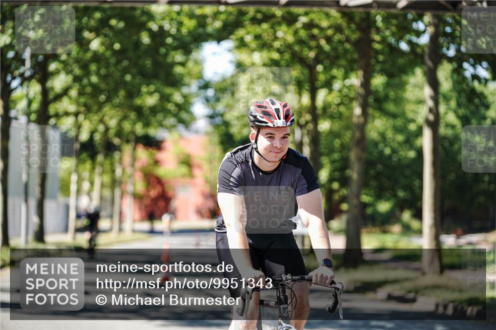 09.08.2026 - GEWOBA Citytriathlon Bremen Michael Burmester http://msf.ph/oto/9951343 09.08.2026 14:14:16 Radfahren 6, 69, 90, 186, 295 meine-sportfotos.de