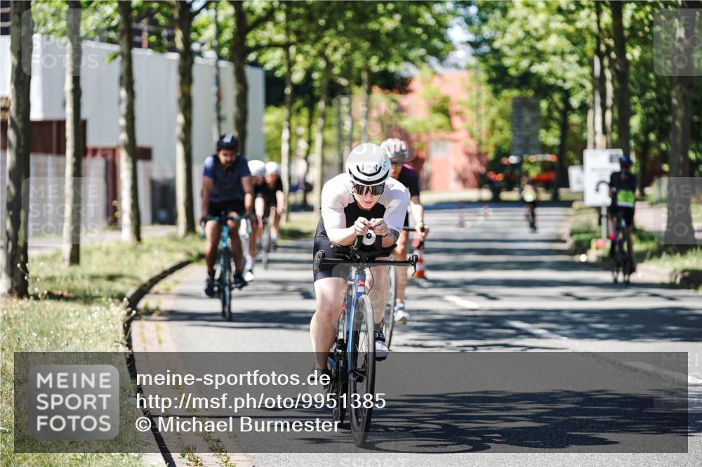 09.08.2026 - GEWOBA Citytriathlon Bremen Michael Burmester http://msf.ph/oto/9951385 09.08.2026 14:15:39 Radfahren 7, 10, 122, 218, 257, 260, 263, 285, 302, 349, 354, 433 meine-sportfotos.de