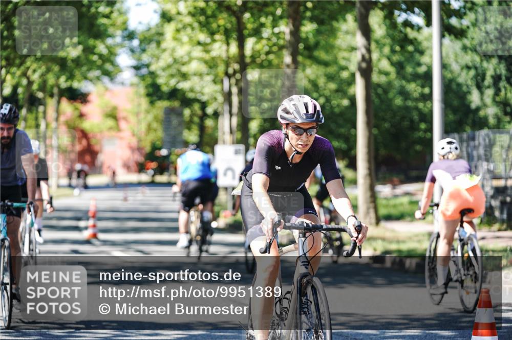 09.08.2026 - GEWOBA Citytriathlon Bremen Michael Burmester http://msf.ph/oto/9951389 09.08.2026 14:15:40 Radfahren 7, 122, 218, 257, 260, 263, 285, 302, 349, 354, 433 meine-sportfotos.de
