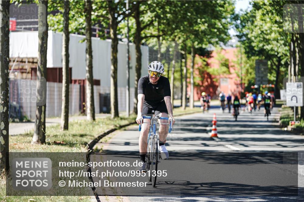 09.08.2026 - GEWOBA Citytriathlon Bremen Michael Burmester http://msf.ph/oto/9951395 09.08.2026 14:15:49 Radfahren 14, 37, 43, 89, 133, 163, 218, 257, 263, 285, 291, 308, 354 meine-sportfotos.de