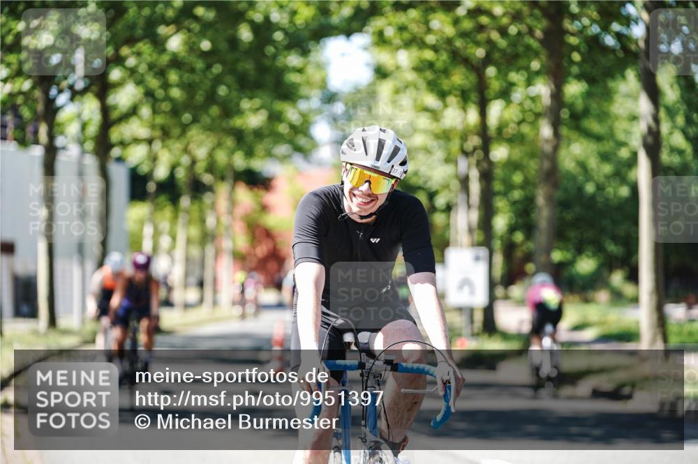 09.08.2026 - GEWOBA Citytriathlon Bremen Michael Burmester http://msf.ph/oto/9951397 09.08.2026 14:15:49 Radfahren 14, 37, 43, 89, 133, 163, 218, 257, 263, 285, 291, 308, 354 meine-sportfotos.de