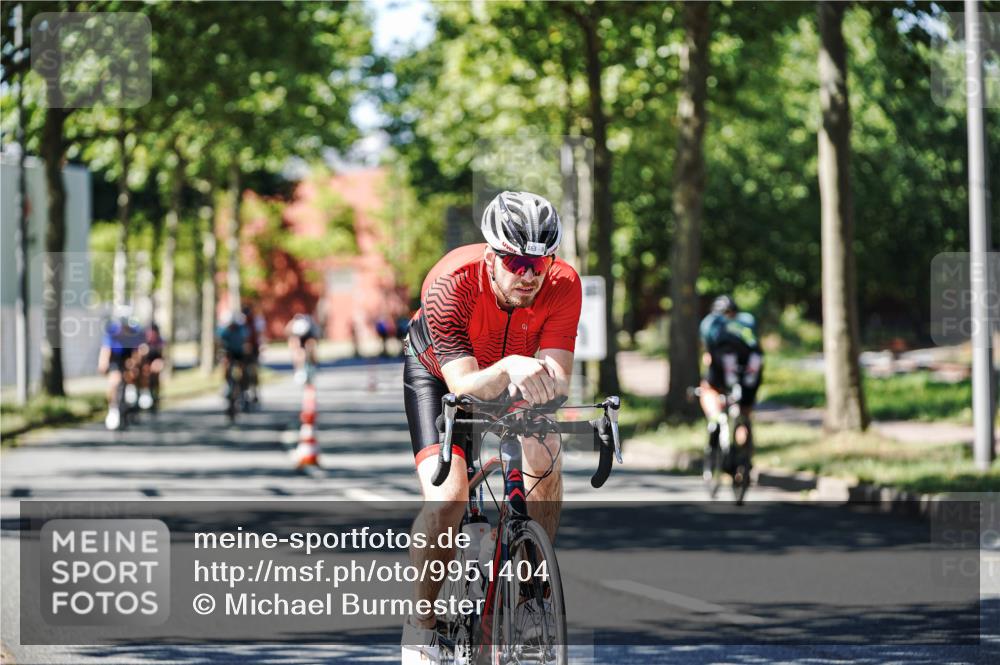 09.08.2026 - GEWOBA Citytriathlon Bremen Michael Burmester http://msf.ph/oto/9951404 09.08.2026 14:15:53 Radfahren 14, 37, 43, 89, 133, 163, 172, 182, 218, 232, 263, 291, 308 meine-sportfotos.de