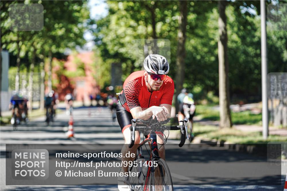 09.08.2026 - GEWOBA Citytriathlon Bremen Michael Burmester http://msf.ph/oto/9951405 09.08.2026 14:15:53 Radfahren 14, 37, 43, 89, 133, 163, 172, 182, 218, 232, 263, 291, 308 meine-sportfotos.de