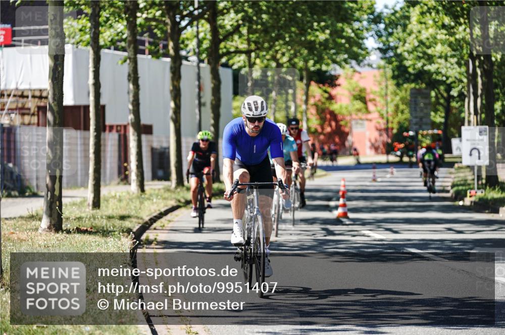 09.08.2026 - GEWOBA Citytriathlon Bremen Michael Burmester http://msf.ph/oto/9951407 09.08.2026 14:15:56 Radfahren 14, 37, 43, 89, 133, 163, 172, 182, 232, 291, 308, 329 meine-sportfotos.de