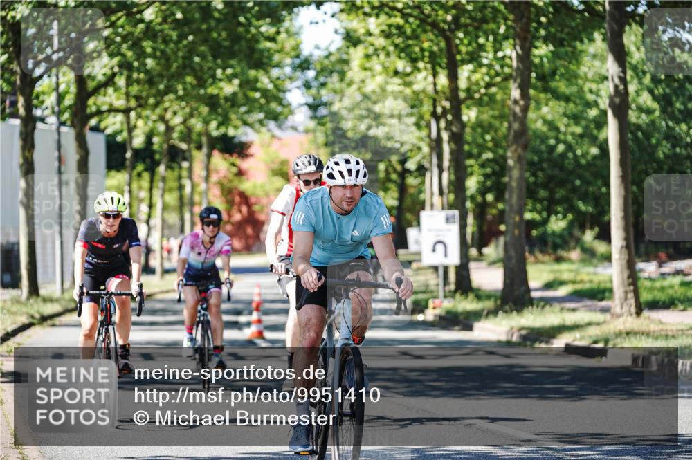 09.08.2026 - GEWOBA Citytriathlon Bremen Michael Burmester http://msf.ph/oto/9951410 09.08.2026 14:15:57 Radfahren 14, 37, 43, 89, 133, 163, 172, 182, 232, 291, 308, 329 meine-sportfotos.de