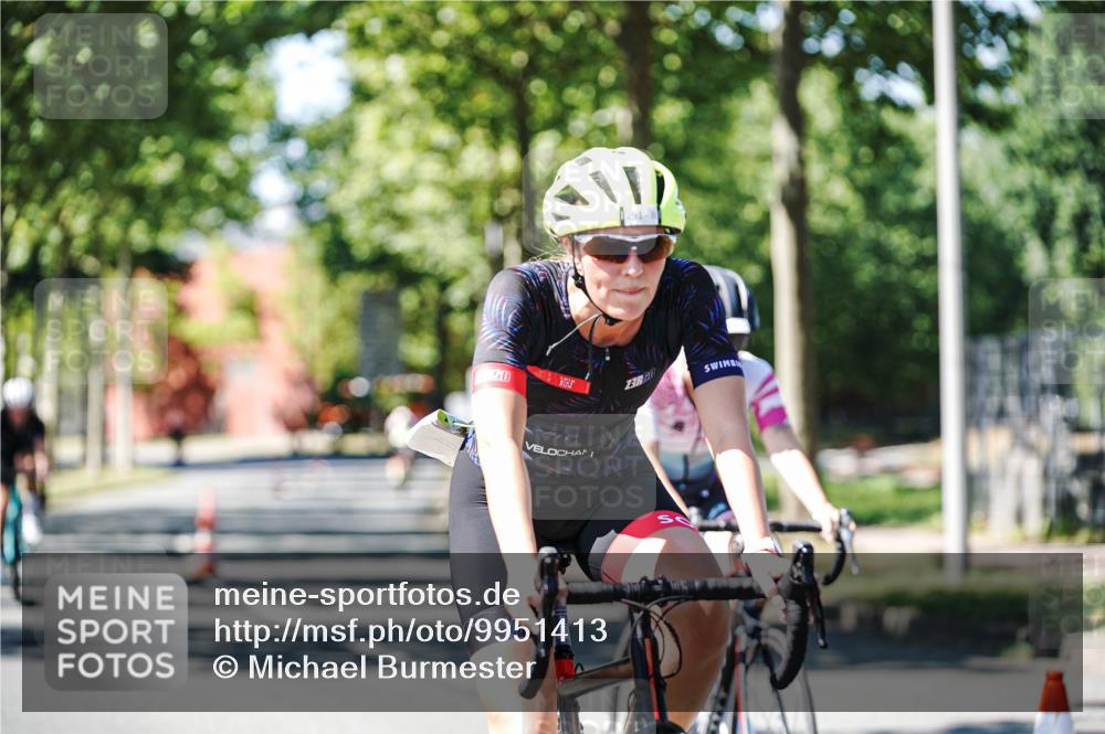 09.08.2026 - GEWOBA Citytriathlon Bremen Michael Burmester http://msf.ph/oto/9951413 09.08.2026 14:15:59 Radfahren 14, 37, 43, 89, 133, 163, 172, 182, 232, 291, 308, 329 meine-sportfotos.de