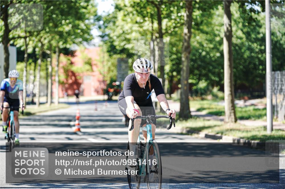 09.08.2026 - GEWOBA Citytriathlon Bremen Michael Burmester http://msf.ph/oto/9951416 09.08.2026 14:16:01 Radfahren 14, 37, 43, 89, 133, 163, 172, 182, 232, 291, 308, 329 meine-sportfotos.de