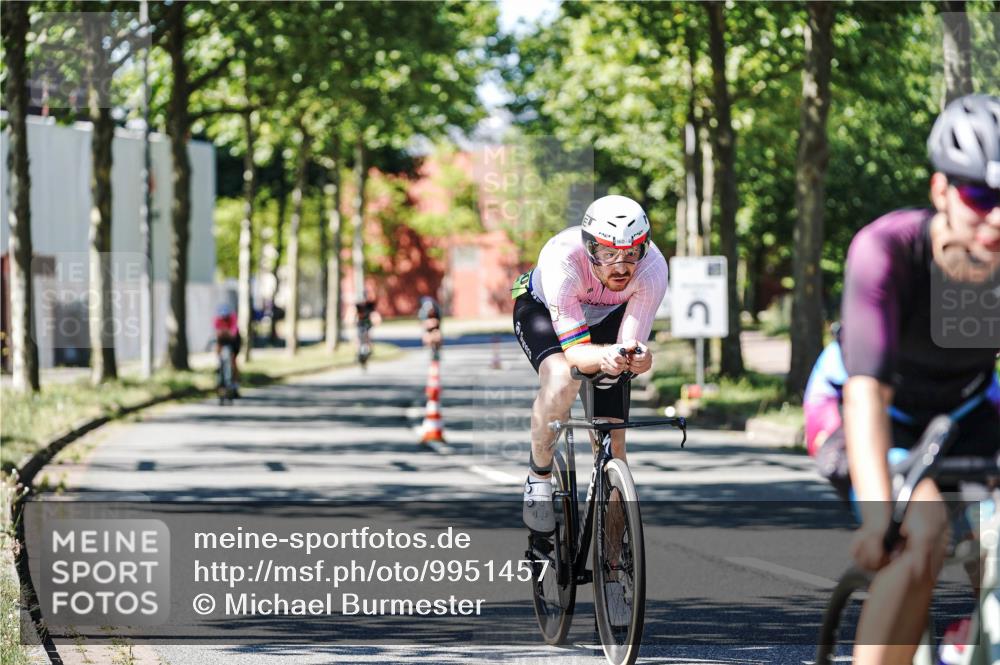 09.08.2026 - GEWOBA Citytriathlon Bremen Michael Burmester http://msf.ph/oto/9951457 09.08.2026 14:16:32 Radfahren 20, 58, 132, 192, 203, 217, 220, 240, 271, 284, 325, 351, 360 meine-sportfotos.de