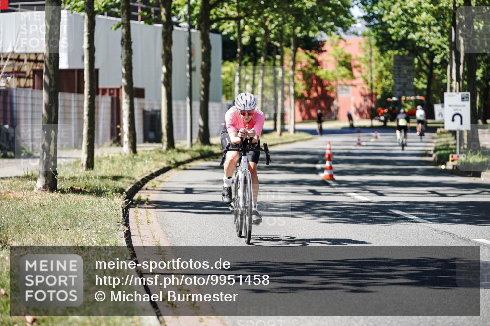 09.08.2026 - GEWOBA Citytriathlon Bremen Michael Burmester http://msf.ph/oto/9951458 09.08.2026 14:16:35 Radfahren 20, 58, 132, 192, 203, 220, 240, 271, 284, 325, 351, 360 meine-sportfotos.de