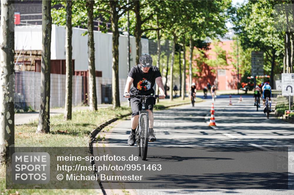 09.08.2026 - GEWOBA Citytriathlon Bremen Michael Burmester http://msf.ph/oto/9951463 09.08.2026 14:16:40 Radfahren 132, 192, 203, 240, 325, 334, 360 meine-sportfotos.de