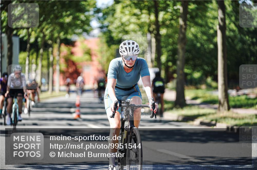 09.08.2026 - GEWOBA Citytriathlon Bremen Michael Burmester http://msf.ph/oto/9951544 09.08.2026 14:17:49 Radfahren 65, 190, 205, 229, 235, 256, 269, 290, 292, 293, 305, 316, 320, 336, 378, 429, 457, 470, 485 meine-sportfotos.de