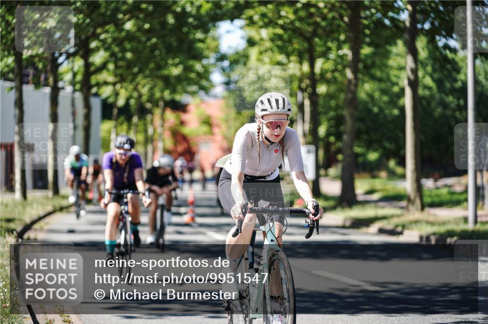 09.08.2026 - GEWOBA Citytriathlon Bremen Michael Burmester http://msf.ph/oto/9951547 09.08.2026 14:17:50 Radfahren 65, 190, 205, 229, 235, 256, 269, 290, 292, 293, 305, 316, 320, 336, 362, 378, 429, 457, 470, 485 meine-sportfotos.de