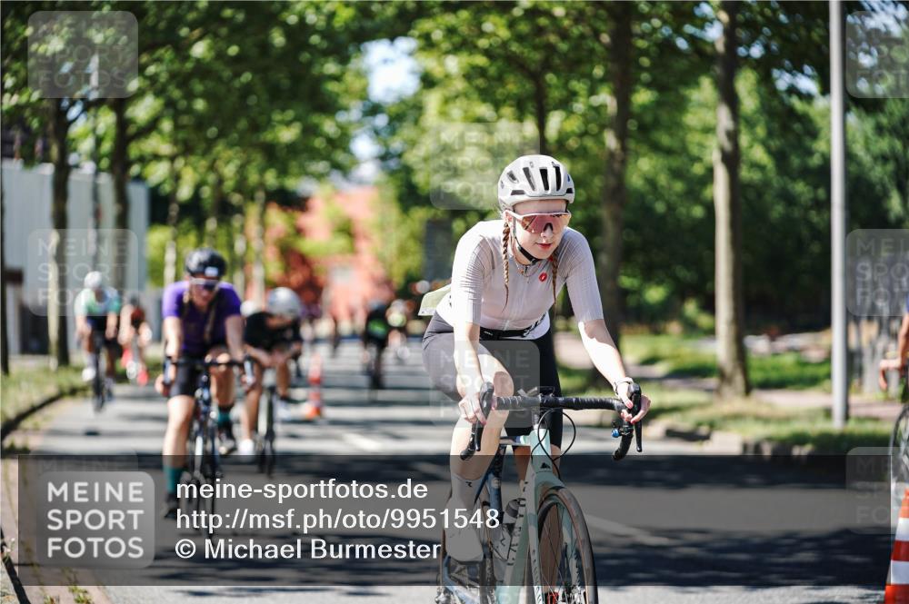 09.08.2026 - GEWOBA Citytriathlon Bremen Michael Burmester http://msf.ph/oto/9951548 09.08.2026 14:17:51 Radfahren 65, 190, 205, 229, 235, 256, 269, 290, 292, 293, 305, 316, 320, 336, 362, 364, 378, 429, 457, 470, 485 meine-sportfotos.de