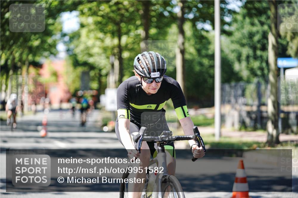 09.08.2026 - GEWOBA Citytriathlon Bremen Michael Burmester http://msf.ph/oto/9951582 09.08.2026 14:18:19 Radfahren 87, 207, 213, 242, 276, 288, 300, 363, 404, 453, 462, 466, 527 meine-sportfotos.de