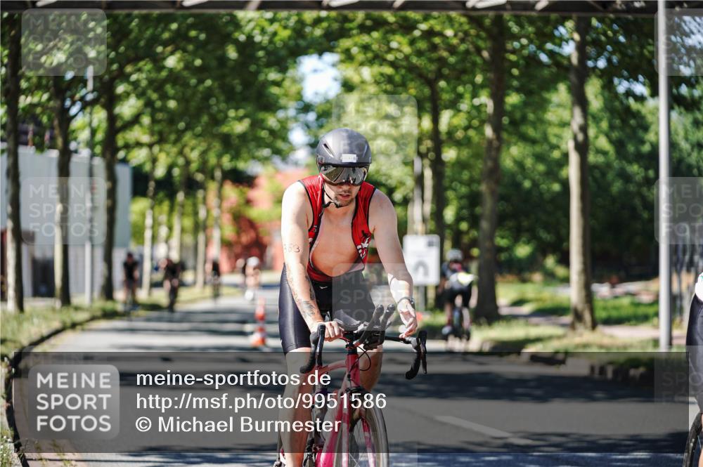 09.08.2026 - GEWOBA Citytriathlon Bremen Michael Burmester http://msf.ph/oto/9951586 09.08.2026 14:18:23 Radfahren 18, 87, 207, 213, 276, 288, 307, 363, 377, 404, 448, 453, 462, 466, 527 meine-sportfotos.de