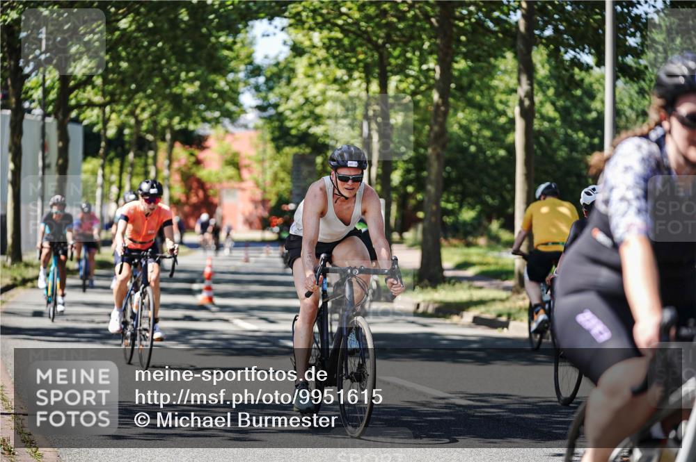 09.08.2026 - GEWOBA Citytriathlon Bremen Michael Burmester http://msf.ph/oto/9951615 09.08.2026 14:18:42 Radfahren 18, 107, 173, 202, 221, 227, 266, 277, 280, 289, 297, 314, 324, 344, 347, 352, 369, 377, 385 meine-sportfotos.de