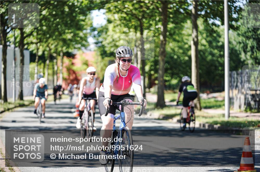 09.08.2026 - GEWOBA Citytriathlon Bremen Michael Burmester http://msf.ph/oto/9951624 09.08.2026 14:18:45 Radfahren 107, 173, 210, 221, 227, 244, 266, 277, 280, 289, 297, 314, 324, 344, 347, 352, 369, 385 meine-sportfotos.de