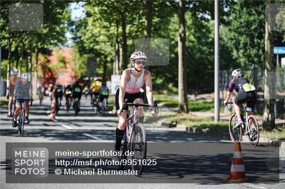 09.08.2026 - GEWOBA Citytriathlon Bremen Michael Burmester http://msf.ph/oto/9951625 09.08.2026 14:18:46 Radfahren 107, 173, 210, 221, 227, 244, 266, 277, 280, 289, 297, 314, 324, 344, 347, 352, 369, 385, 455 meine-sportfotos.de