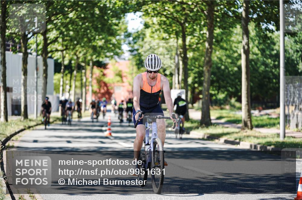 09.08.2026 - GEWOBA Citytriathlon Bremen Michael Burmester http://msf.ph/oto/9951631 09.08.2026 14:18:48 Radfahren 107, 173, 210, 221, 227, 244, 266, 277, 289, 297, 314, 324, 344, 347, 352, 369, 370, 385, 403, 455 meine-sportfotos.de