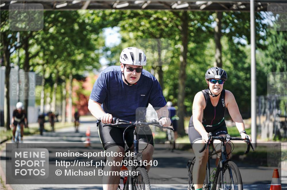 09.08.2026 - GEWOBA Citytriathlon Bremen Michael Burmester http://msf.ph/oto/9951640 09.08.2026 14:18:55 Radfahren 107, 173, 210, 221, 227, 244, 266, 289, 297, 324, 341, 344, 347, 352, 370, 373, 403, 455 meine-sportfotos.de