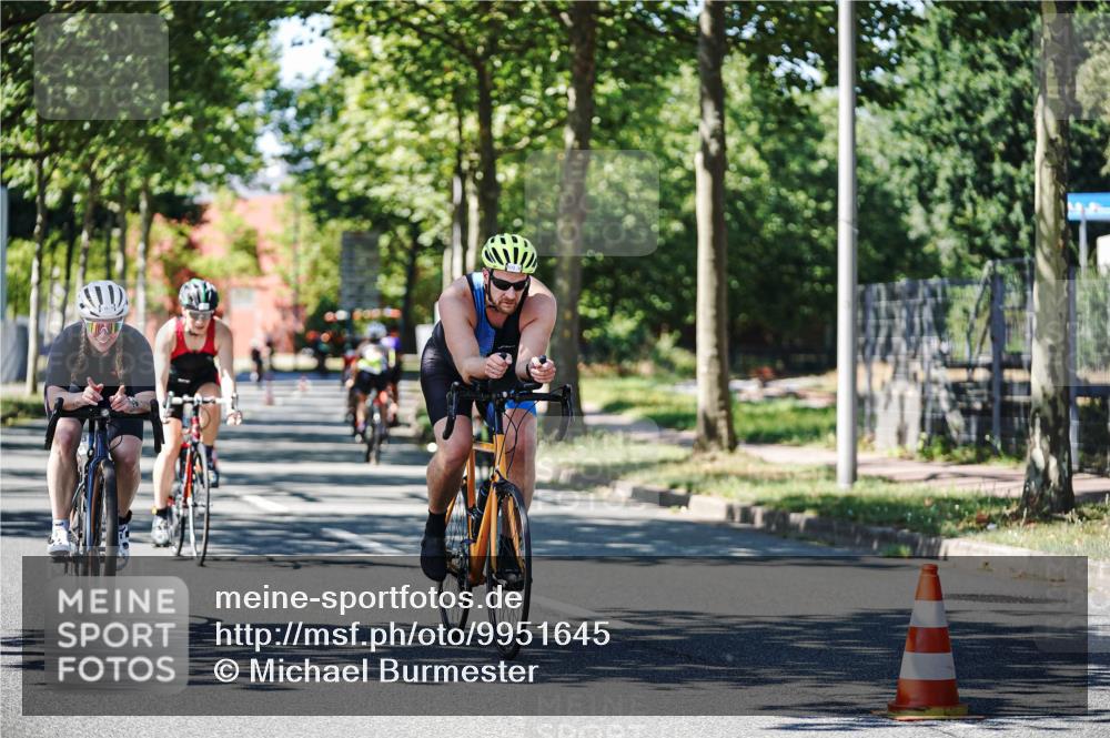 09.08.2026 - GEWOBA Citytriathlon Bremen Michael Burmester http://msf.ph/oto/9951645 09.08.2026 14:18:59 Radfahren 107, 210, 223, 227, 238, 244, 266, 289, 324, 341, 344, 370, 373, 403, 455 meine-sportfotos.de