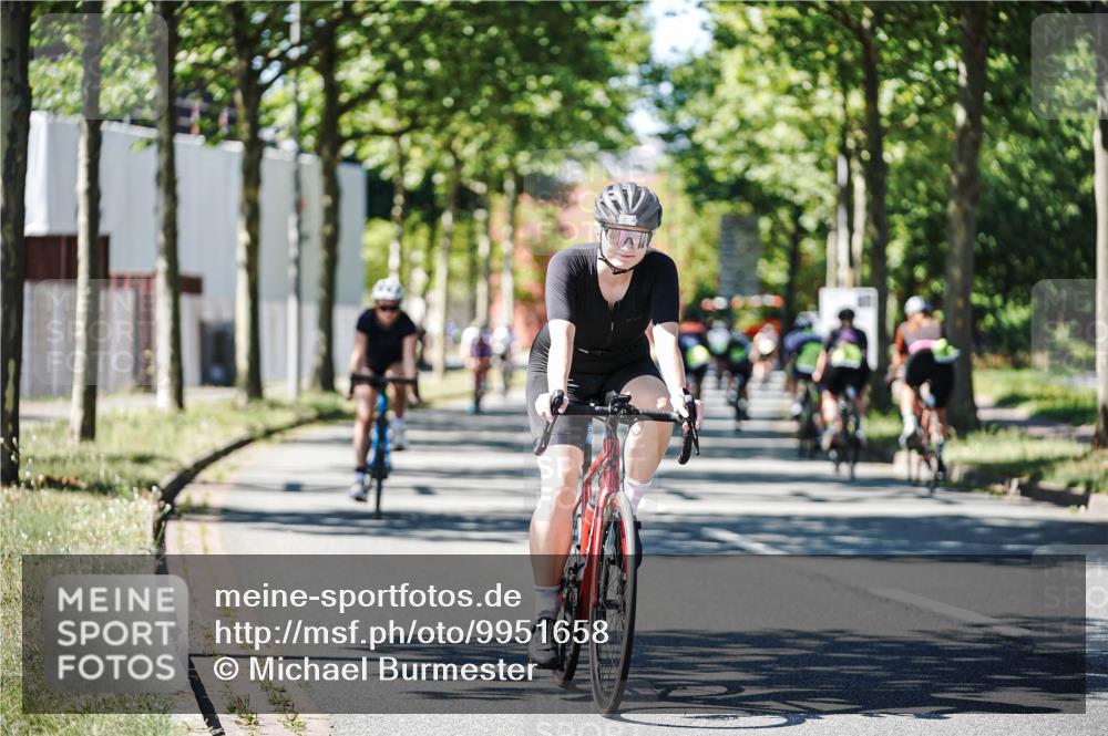 09.08.2026 - GEWOBA Citytriathlon Bremen Michael Burmester http://msf.ph/oto/9951658 09.08.2026 14:19:12 Radfahren 197, 204, 216, 223, 238, 253, 306, 335, 341, 373 meine-sportfotos.de