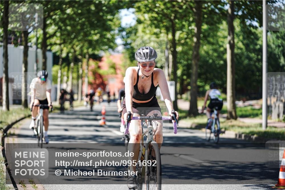 09.08.2026 - GEWOBA Citytriathlon Bremen Michael Burmester http://msf.ph/oto/9951692 09.08.2026 14:19:31 Radfahren 142, 166, 230, 261, 273, 281, 319, 330, 335, 342, 434, 454, 487, 521, 523 meine-sportfotos.de