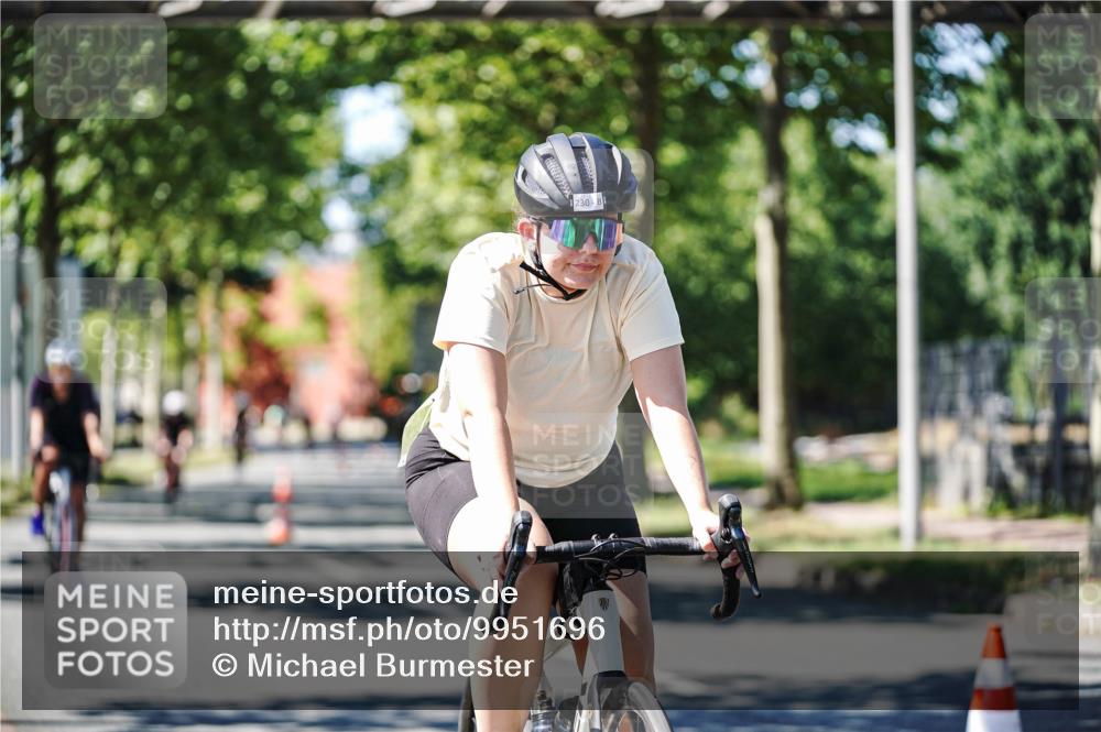 09.08.2026 - GEWOBA Citytriathlon Bremen Michael Burmester http://msf.ph/oto/9951696 09.08.2026 14:19:33 Radfahren 142, 166, 230, 261, 273, 281, 319, 330, 342, 434, 454, 487, 521, 523 meine-sportfotos.de