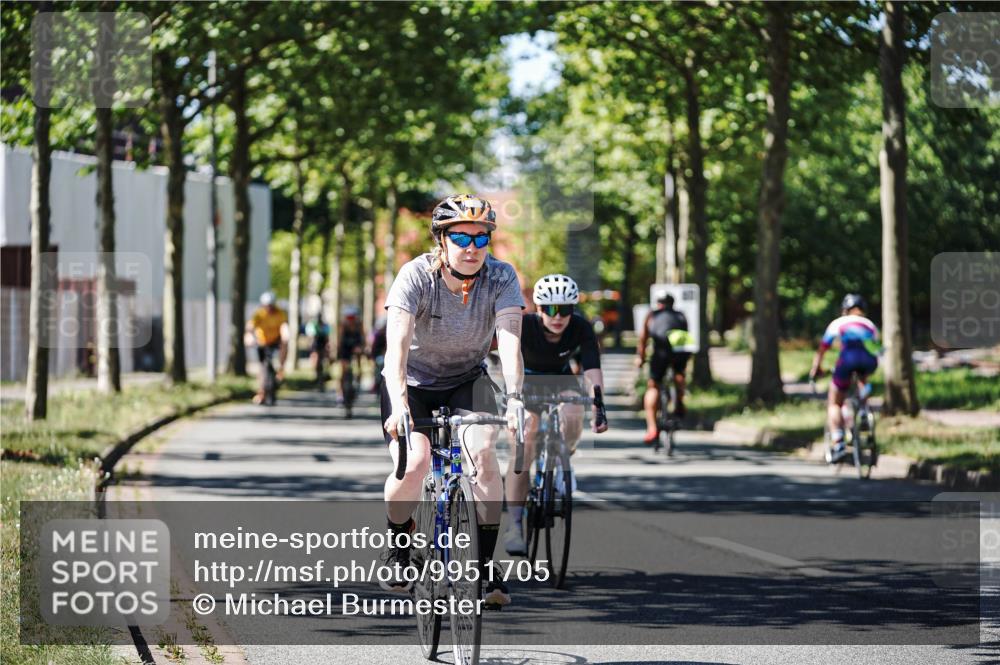09.08.2026 - GEWOBA Citytriathlon Bremen Michael Burmester http://msf.ph/oto/9951705 09.08.2026 14:19:38 Radfahren 142, 166, 196, 206, 222, 230, 234, 261, 262, 273, 281, 319, 326, 330, 342, 434, 454, 521 meine-sportfotos.de