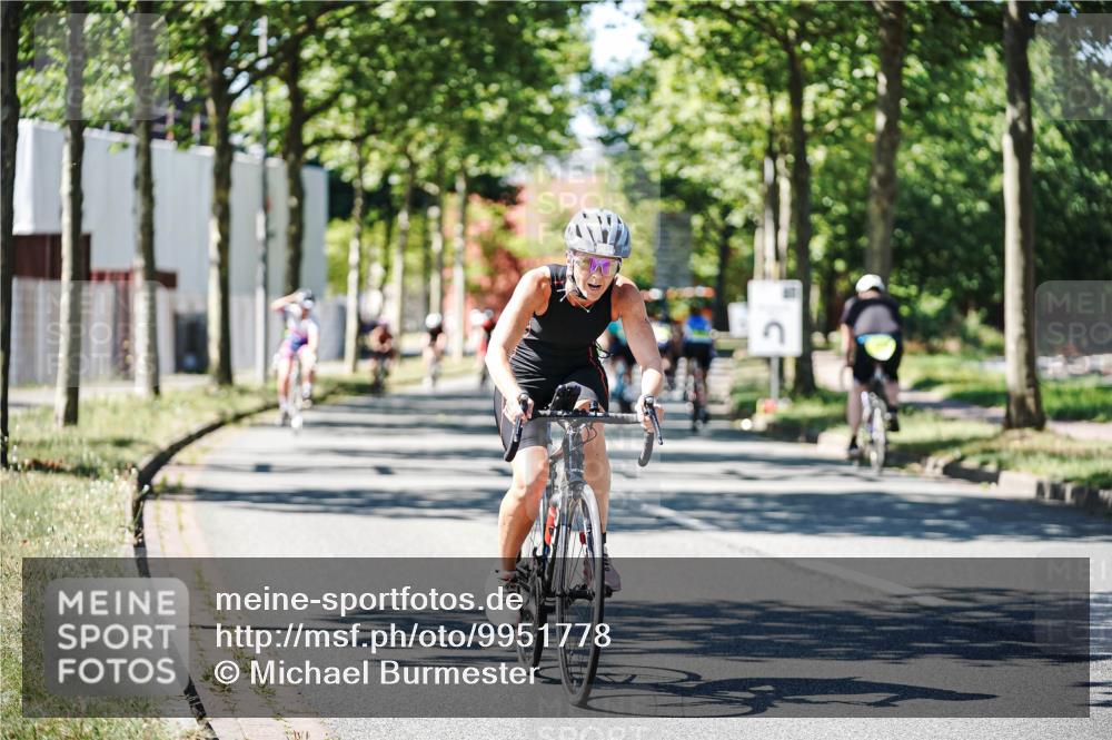 09.08.2026 - GEWOBA Citytriathlon Bremen Michael Burmester http://msf.ph/oto/9951778 09.08.2026 14:20:23 Radfahren 199, 233, 250, 313, 368, 384, 398, 417, 450, 456, 482, 532 meine-sportfotos.de