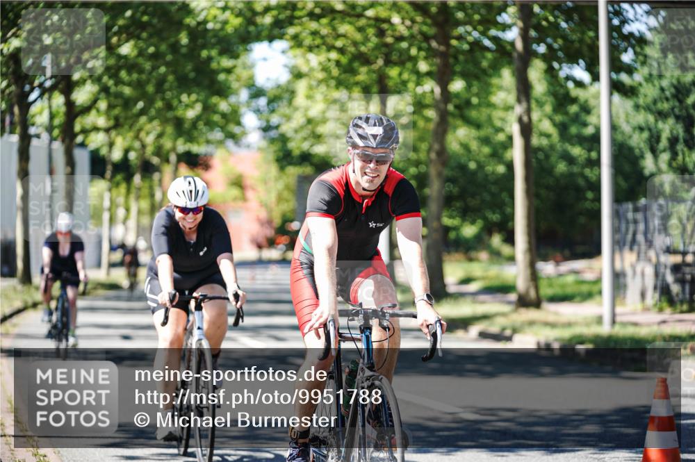 09.08.2026 - GEWOBA Citytriathlon Bremen Michael Burmester http://msf.ph/oto/9951788 09.08.2026 14:20:30 Radfahren 233, 250, 282, 338, 384, 398, 450, 456, 482, 532 meine-sportfotos.de