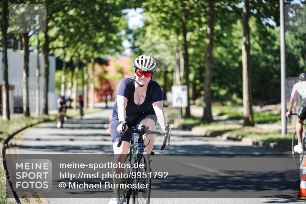09.08.2026 - GEWOBA Citytriathlon Bremen Michael Burmester http://msf.ph/oto/9951792 09.08.2026 14:20:32 Radfahren 233, 250, 282, 338, 384, 398, 438, 450, 482, 532 meine-sportfotos.de