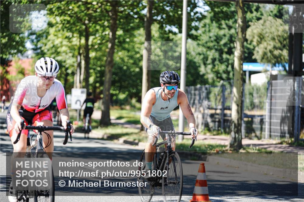 09.08.2026 - GEWOBA Citytriathlon Bremen Michael Burmester http://msf.ph/oto/9951802 09.08.2026 14:20:44 Radfahren 198, 264, 282, 338, 390, 402, 438, 501 meine-sportfotos.de