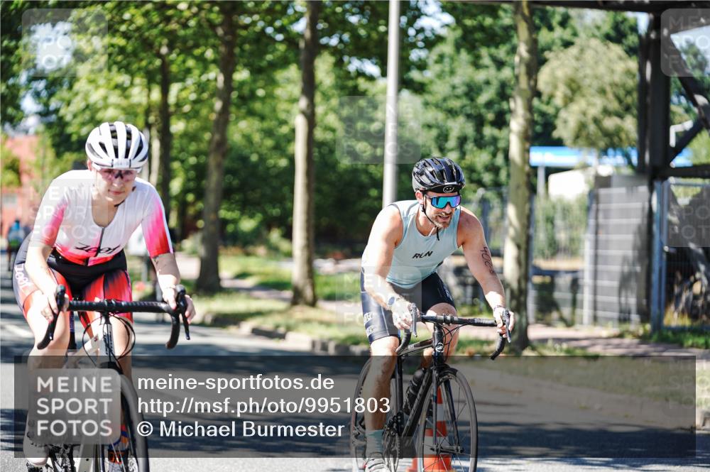 09.08.2026 - GEWOBA Citytriathlon Bremen Michael Burmester http://msf.ph/oto/9951803 09.08.2026 14:20:44 Radfahren 198, 264, 282, 338, 390, 402, 438, 501 meine-sportfotos.de