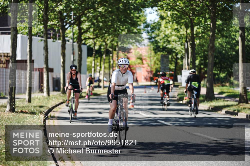 09.08.2026 - GEWOBA Citytriathlon Bremen Michael Burmester http://msf.ph/oto/9951821 09.08.2026 14:21:02 Radfahren 30, 198, 214, 231, 252, 255, 268, 390, 409, 479, 508, 515 meine-sportfotos.de